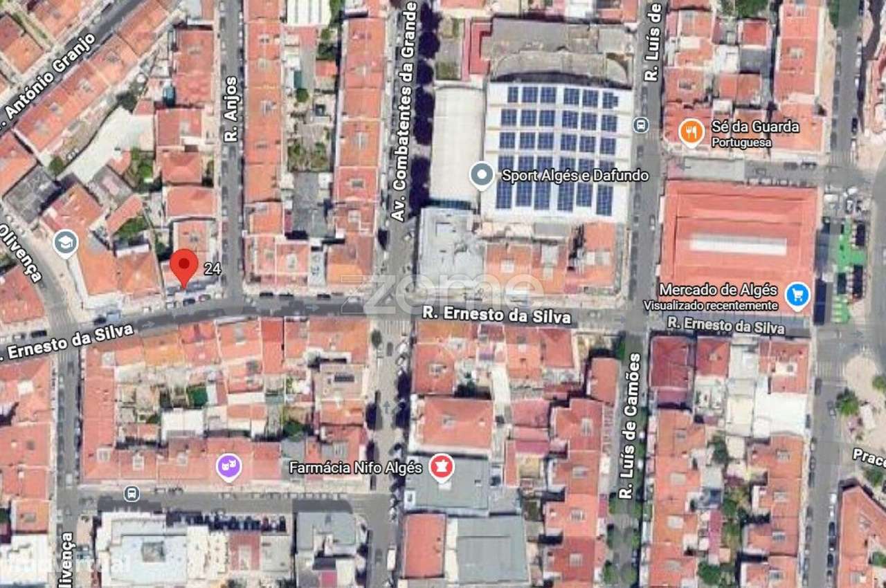 Loja com grandes montras junto ao Mercado de Algés - Grande imagem: 5/32