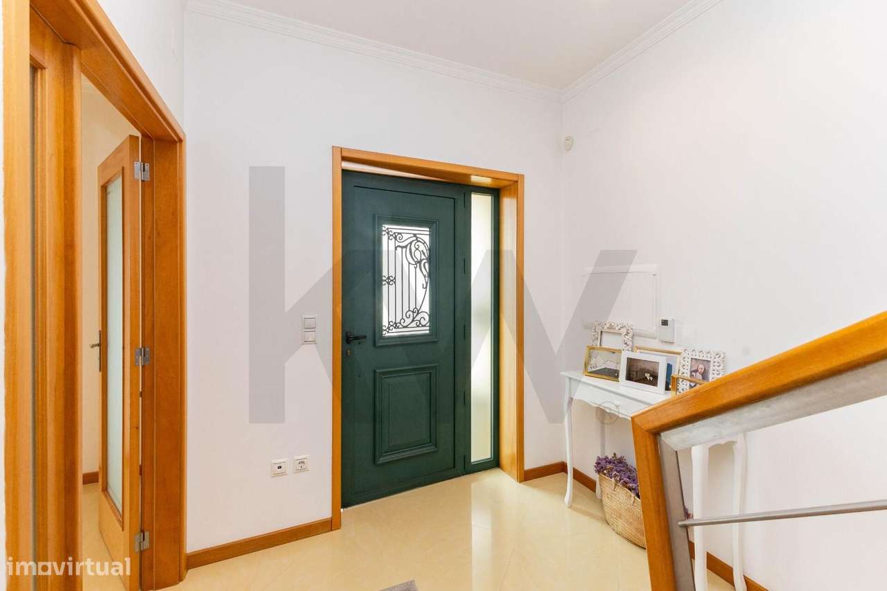 Excelente Moradia T4 em Argoncilhe | Garagem 4 Carros, Jardim e Vistas - Grande imagem: 2/31