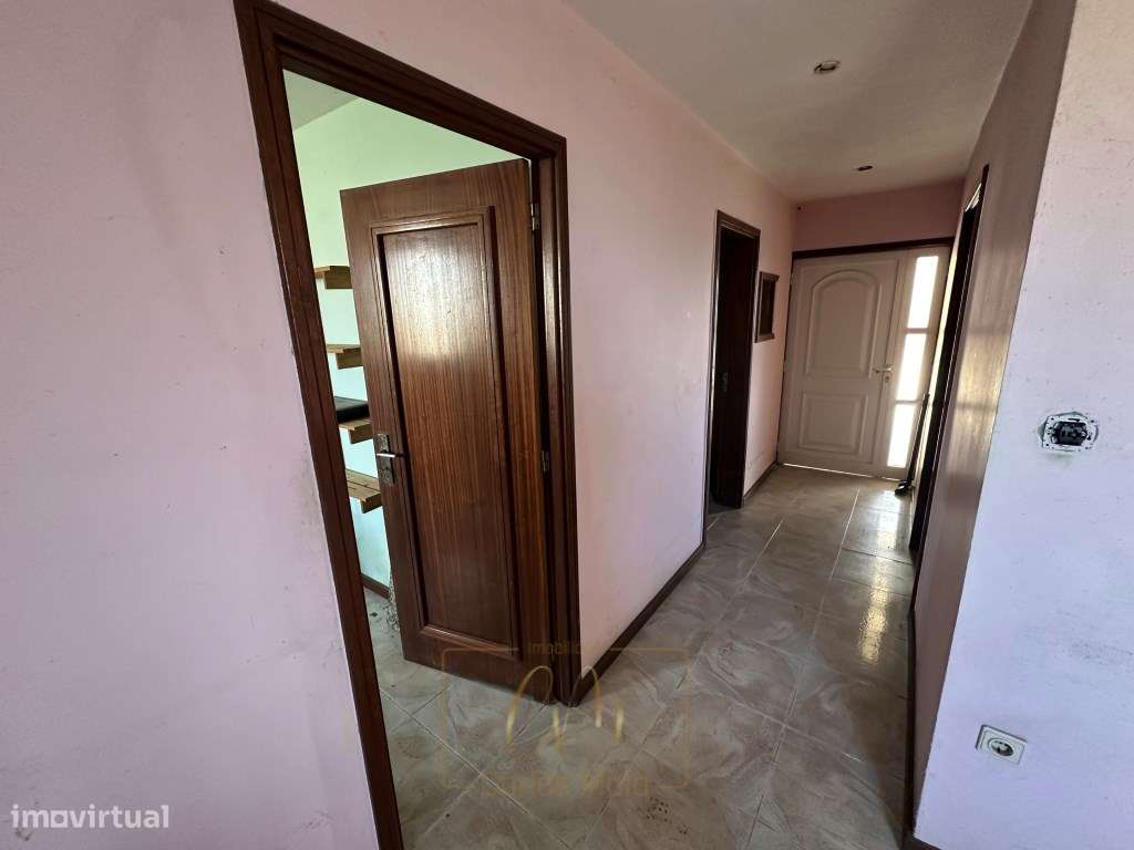 Moradia Bi Familiar / 2 Andares Moradia com logradouro-13