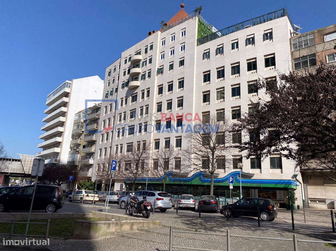 Escritório com 136m2 na Av. Columbano Bordalo Pinheiro - Grande imagem: 2/18