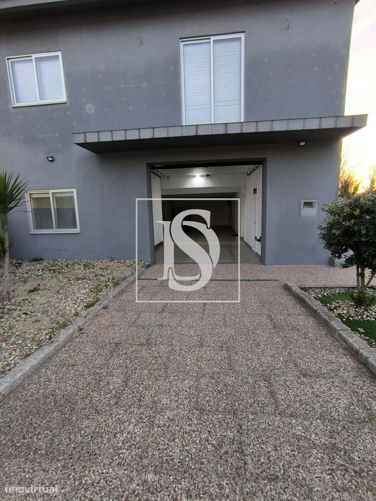 Moradia Isolada T3 em Vilar de Andorinho-21