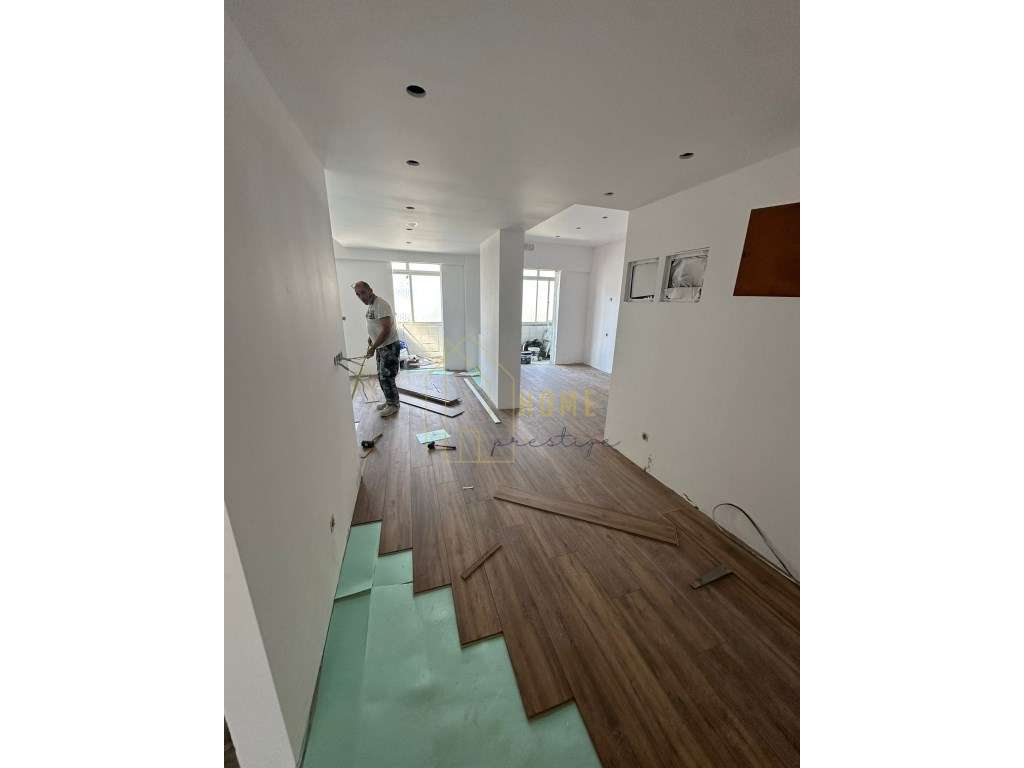 T3 Moderno e Luminoso no Laranjeiro com 4 Varandas - Grande imagem: 5/9