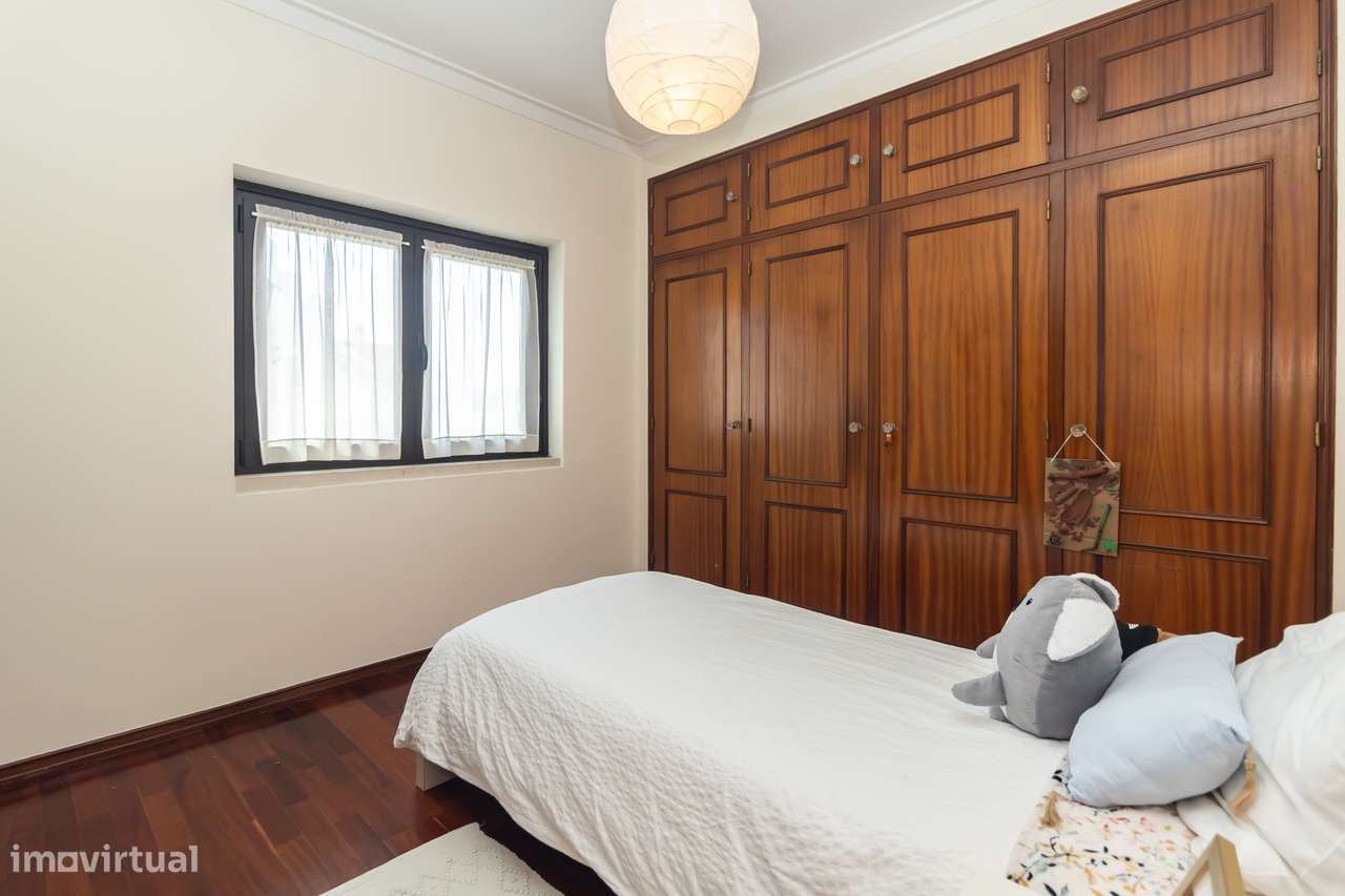 Moradia T5 isolada, Garagem , Quinta Charnequinha-23