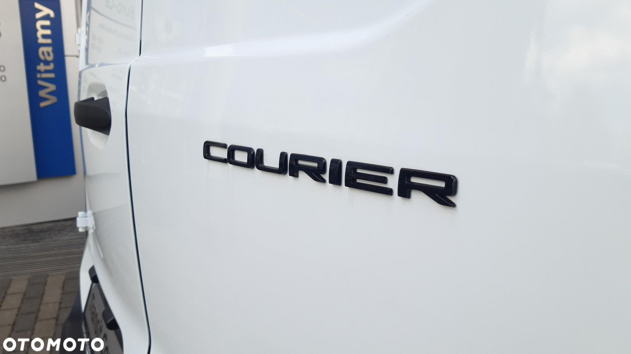 Ford transit-courier - 14