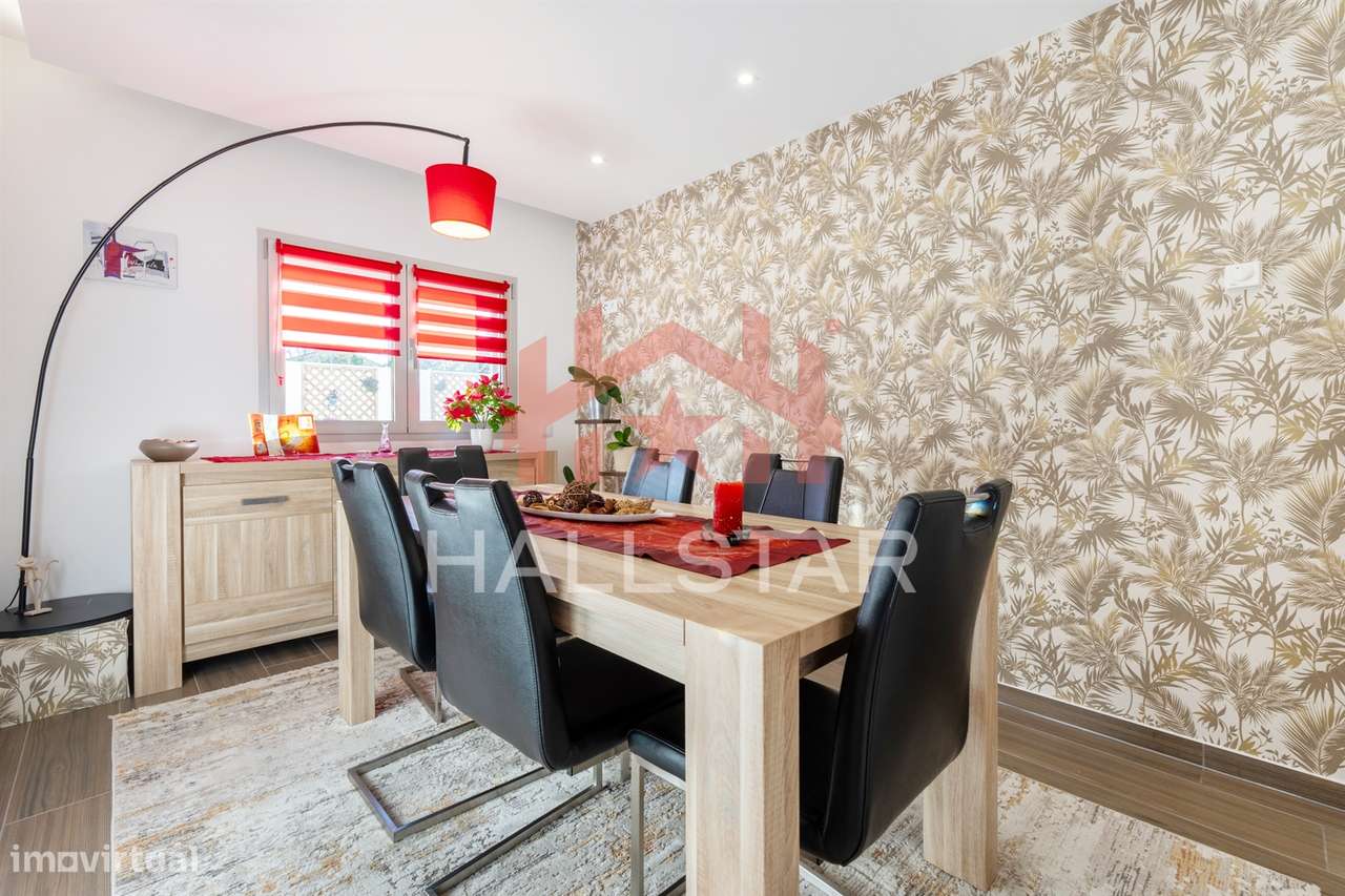 Moradia T4 / Jardim e Garagem / Cela-16