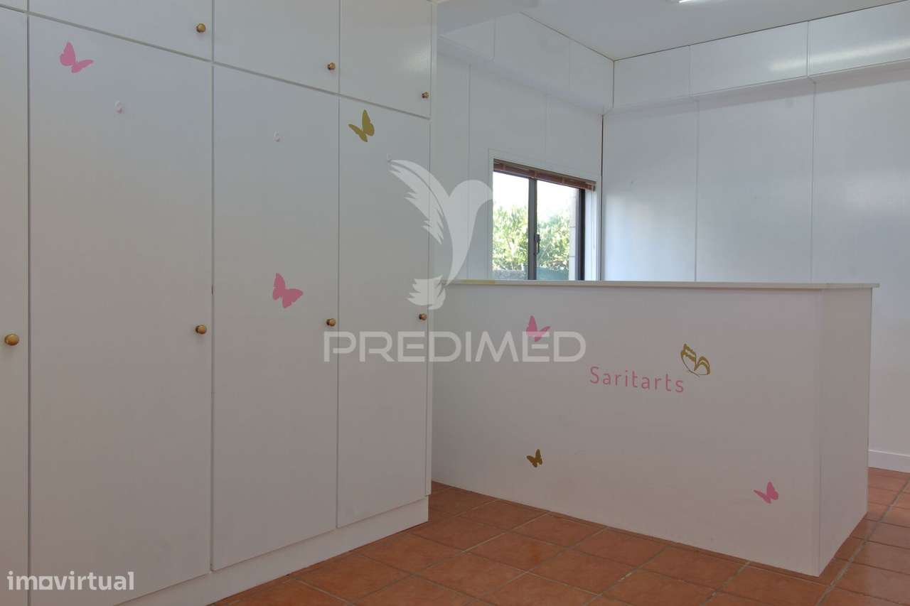 Loja R/Chão com garagem com possibilidade de transformar em T1 na G... - Grande imagem: 4/17