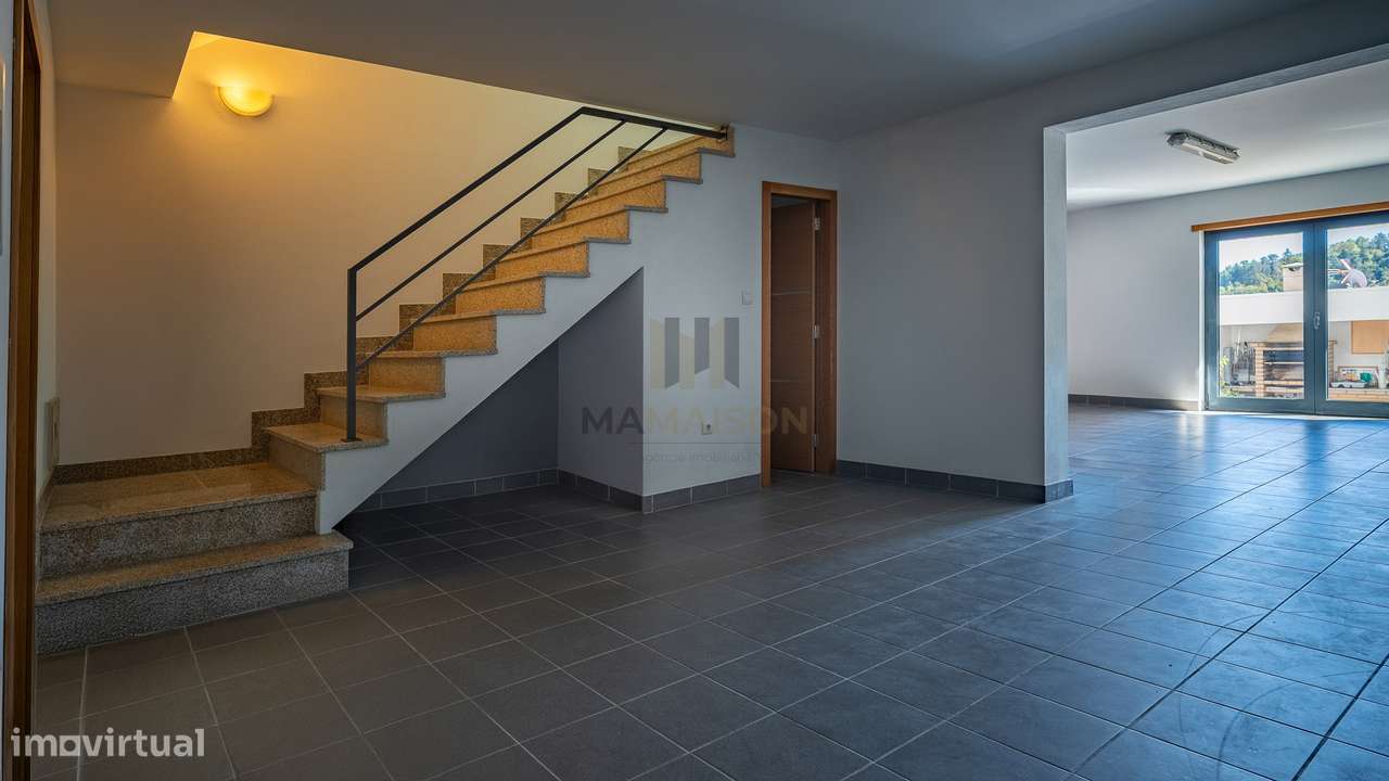 Moradia T4 de Luxo / Centro de Lamego / Jardim e Garagem-24