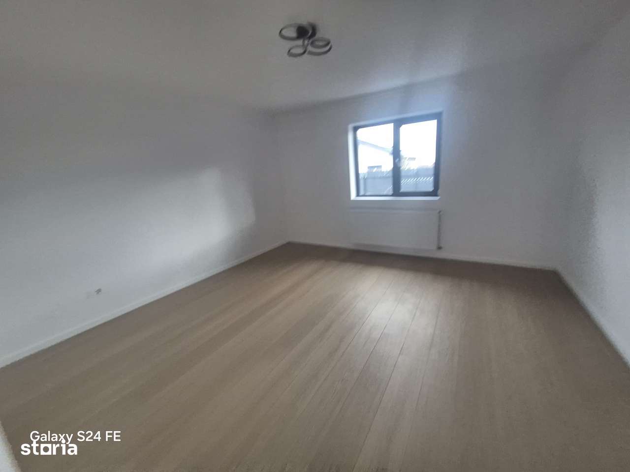Casă independentă cu 3 camere/living /baie / și teren de 600mp - Imagine principală: 3/20
