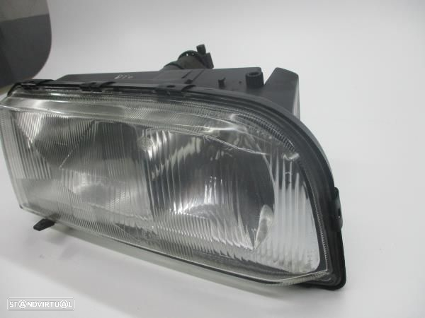 Otica / Farol Dto Volvo 850 (854) - 2