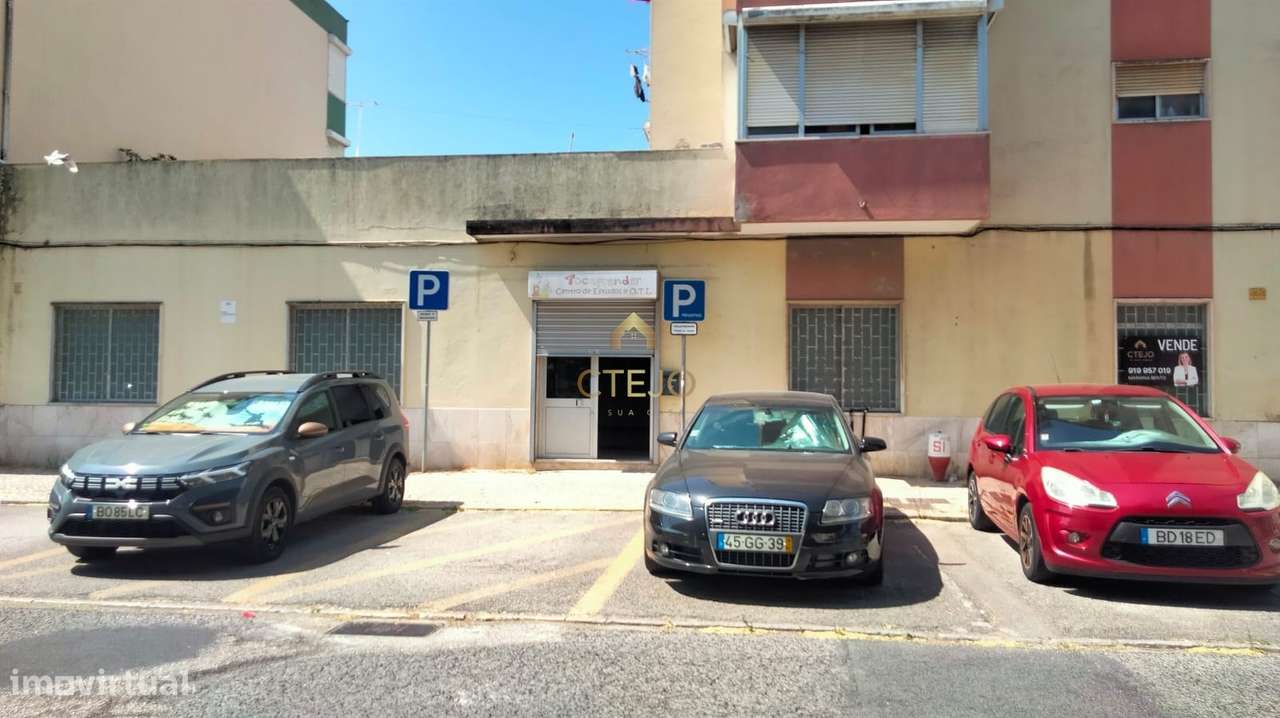 LOJA PARA VENDA  POVOA de SANTA IRIA  COM 260m2-13
