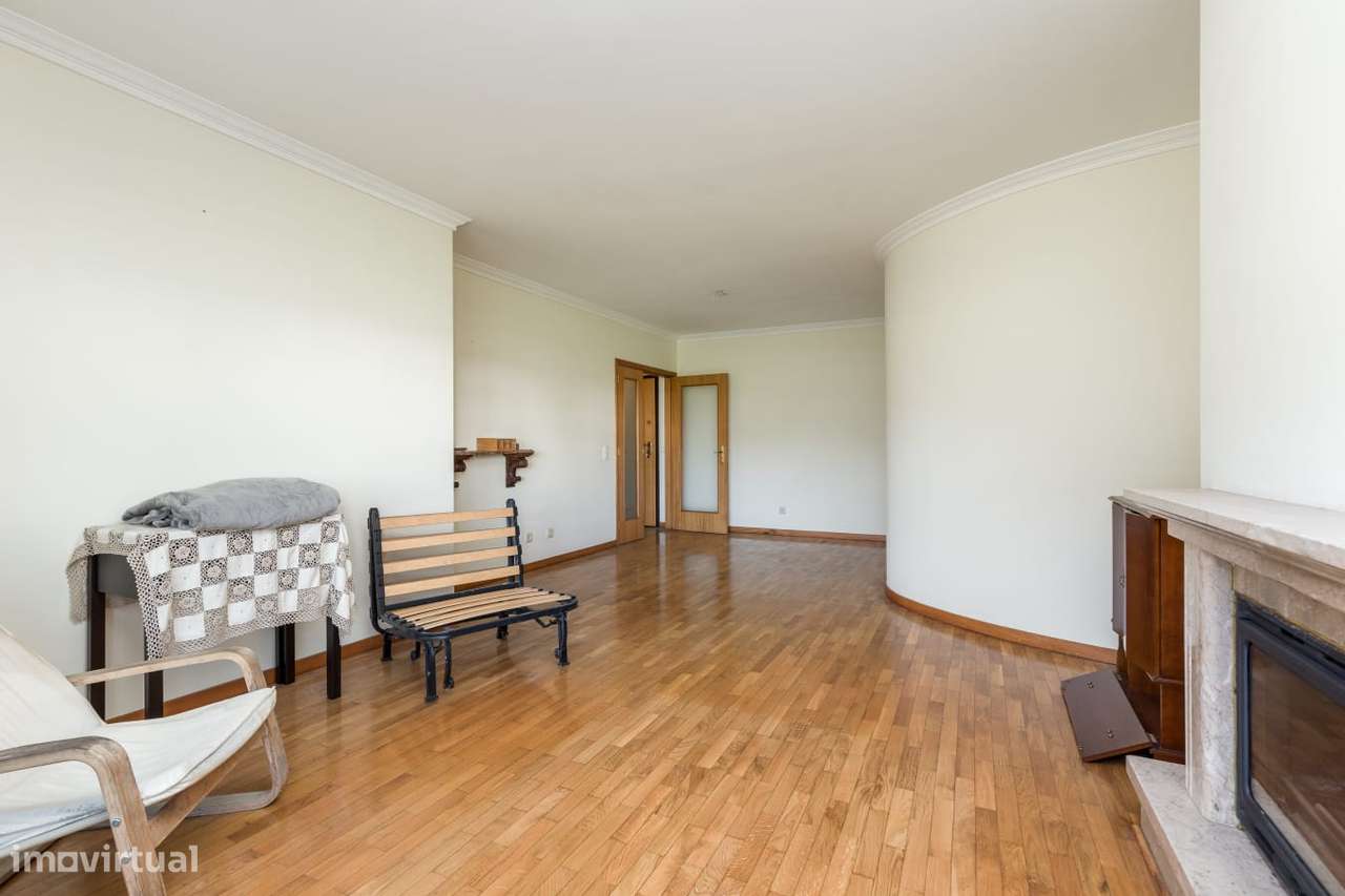 Apartamento T2 C/ Varanda e Lugar de Garagem | Junto a praia - Grande imagem: 5/16