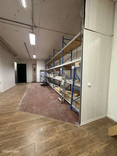 Armazem com 100m2 Algueirao /Sintra - Grande imagem: 4/12