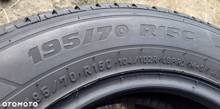 Pirelli Carrier Winter 195/70R15 104/102 R Z26A - 9