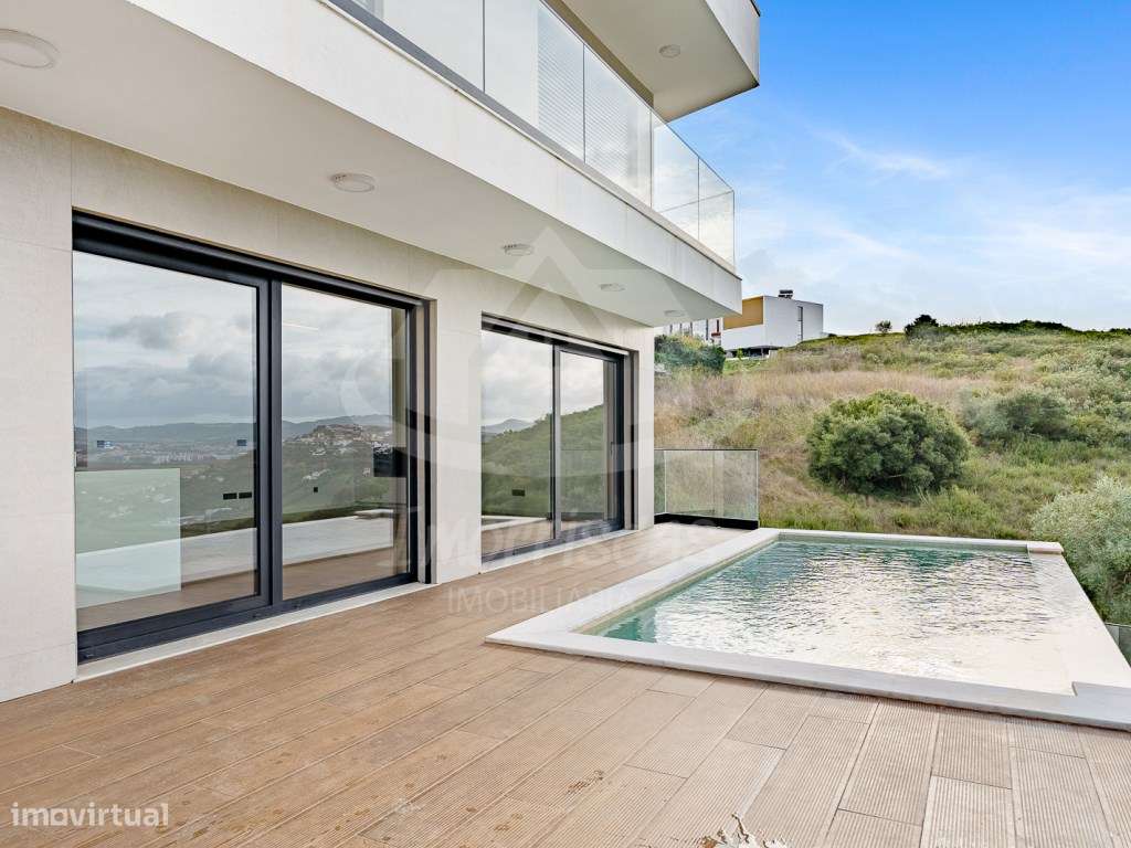 Moradia T4 com piscina e vista panorâmica em São João da Talha-41