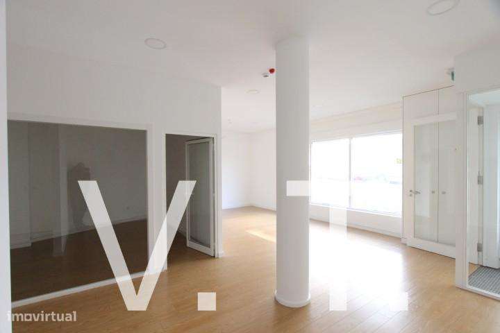 Loja Comercio e Serviços á Prª. Velasquez/ Av. F. Mag. - Grande imagem: 2/11