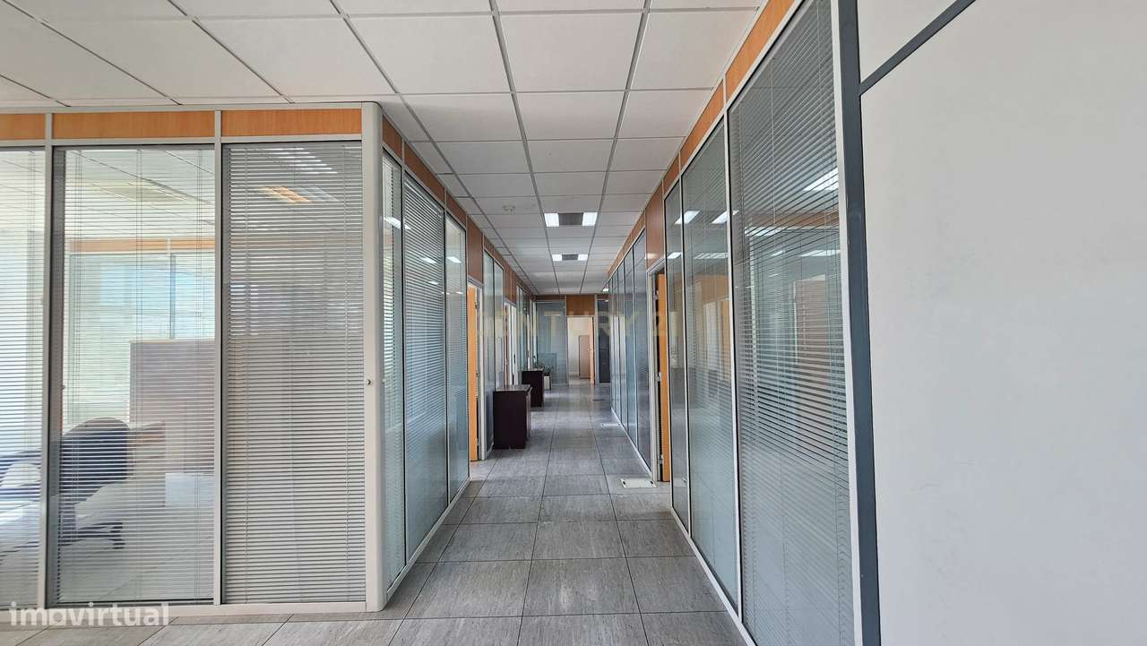 Escritório amplo e totalmente equipado no ElosPark II, em S. Marcos-50
