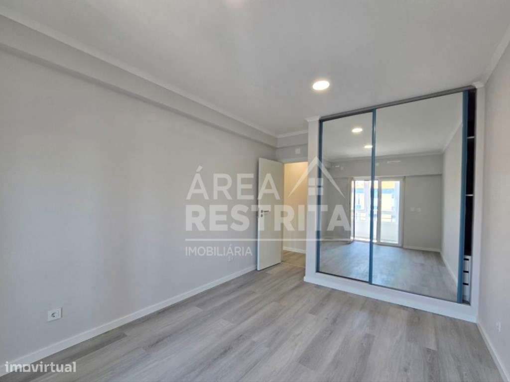 Apartamento T4, totalmente remodelado, na Cruz de Pau-9