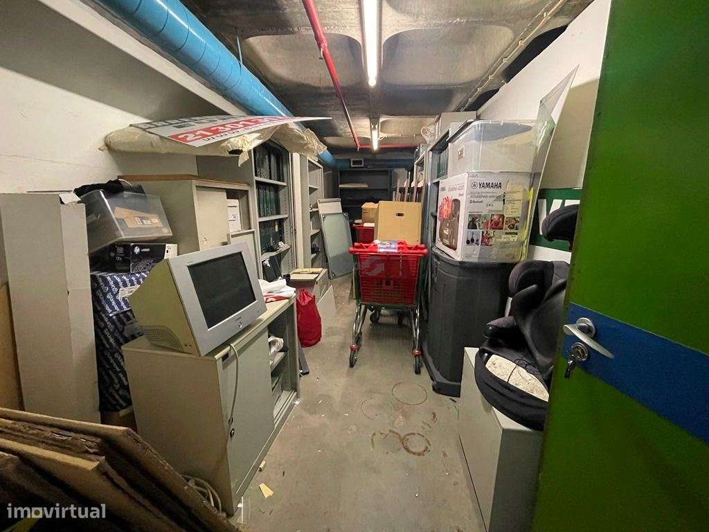 LCA1976 - Arrecadação no Centro Comercial das Amoreiras, Lisboa-1