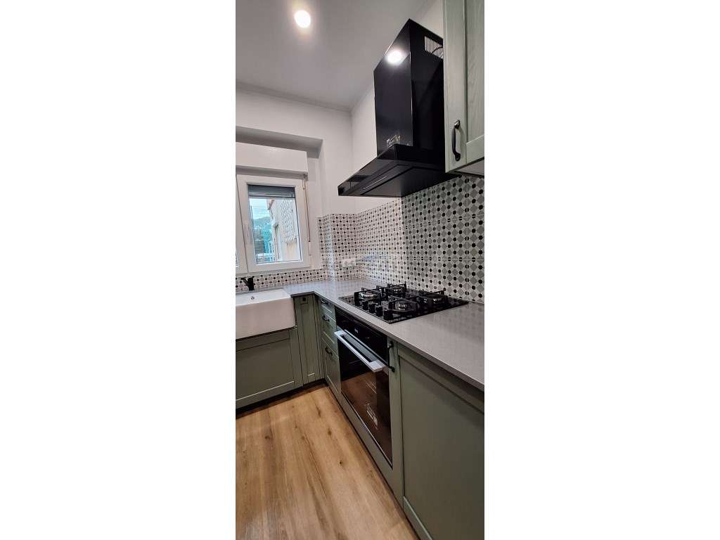 T2 remodelado em São Pedro do Estoril - Grande imagem: 5/19