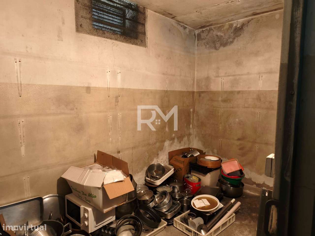 GARAGEM BOX COM ARRUMOS | CENTRO DE VALONGO-9