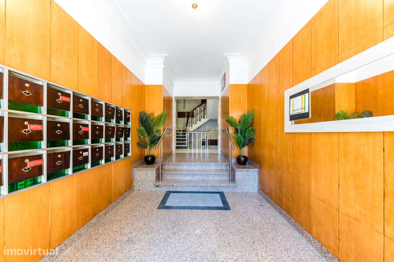 Apartamento T3 Totalmente Remodelado – Cova da Piedade, Almada-57