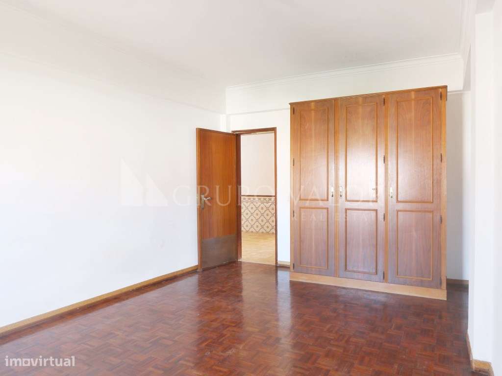 Apartamento T2 com Arrecadação, em Mem Martins-10