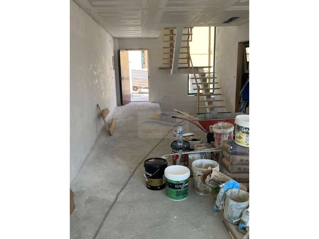 Moradia dos Sonhos 3 Suítes, Piscina, Painel Solar, 4 Vagas Garagem...-10