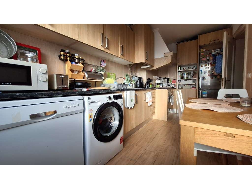 Apartamento T2 Totalmente Remodelado - Portela de Sintra-12