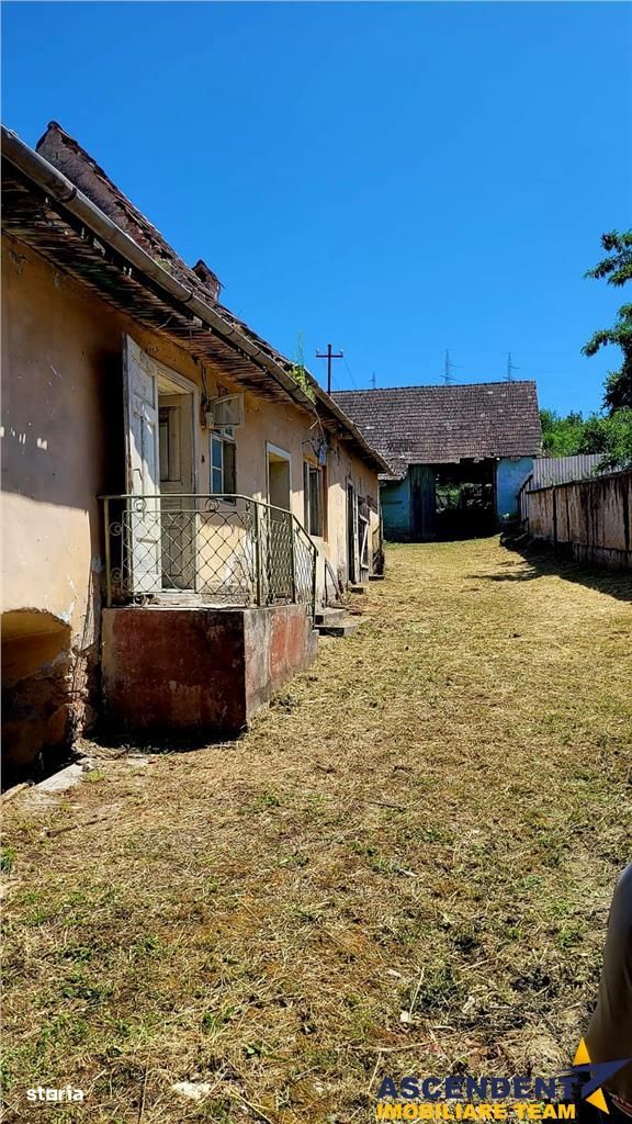 Casuta renovabila, la poalele muntilor, in autentic fermec rural, Fant