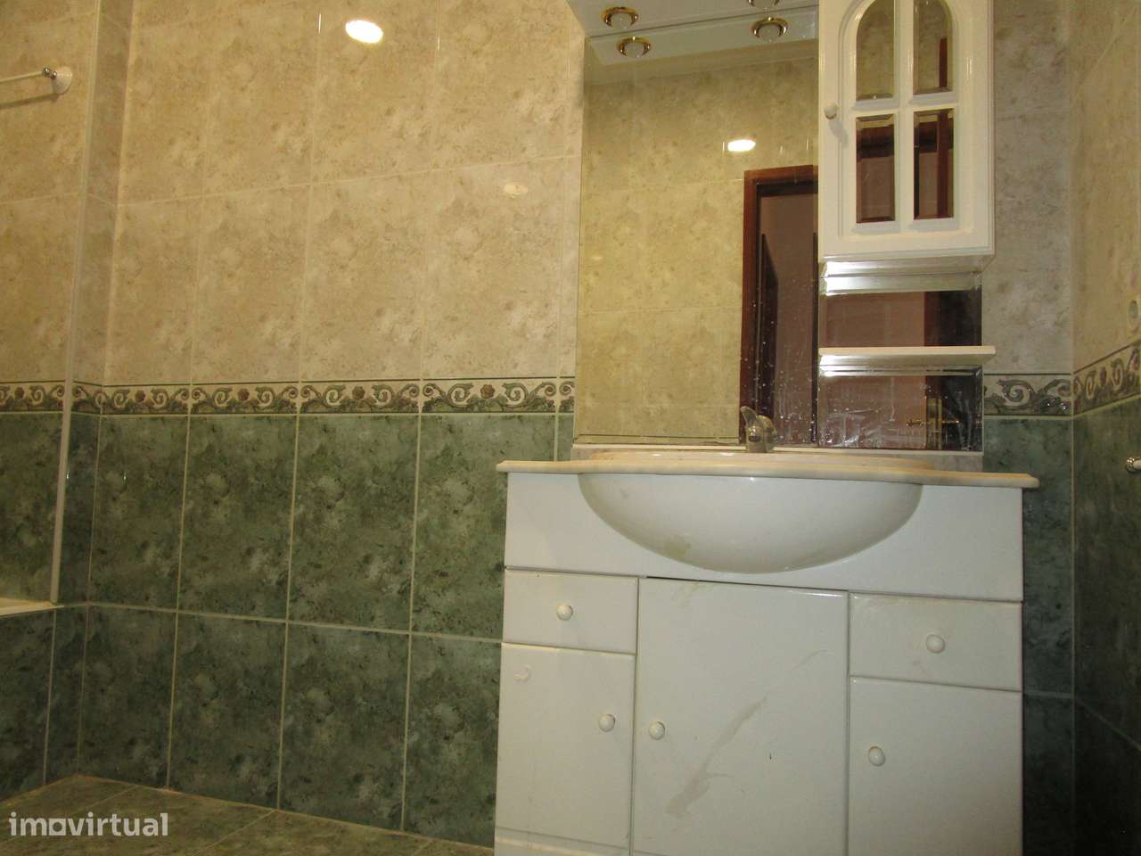 T3 no centro de Lourosa com garagem fechada-9