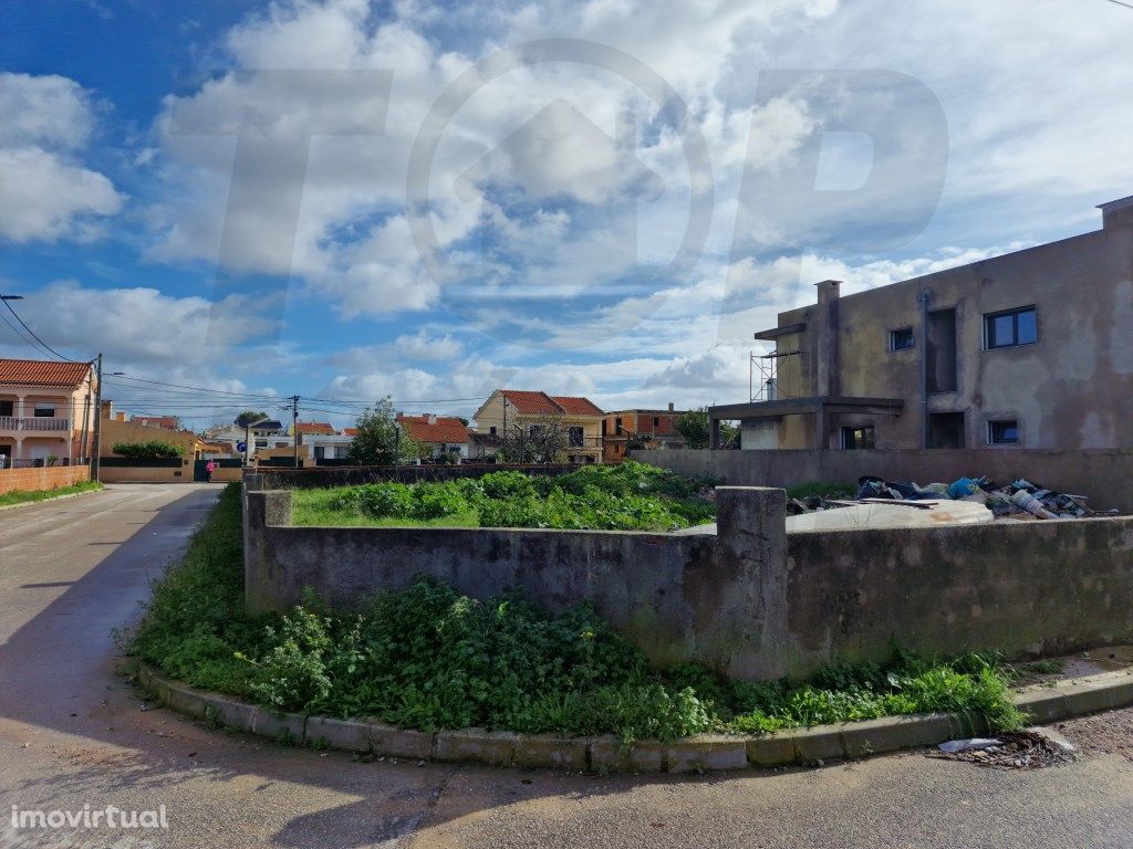 Terreno para Construção de 2 moradias Triplex - Fernão Fe...