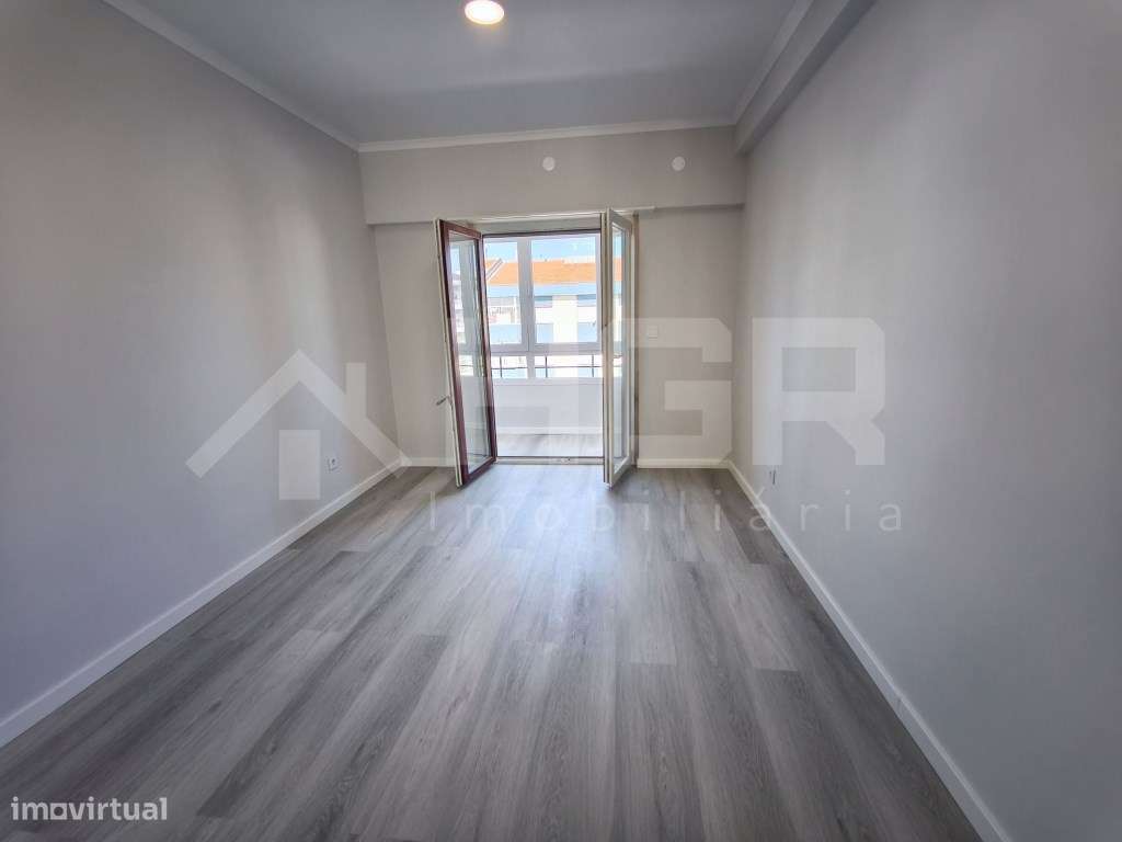 T4 | TOTALMENTE RENOVADO | BOAS ÁREAS | 2 CASAS DE BANHO | AMORA - ...-24