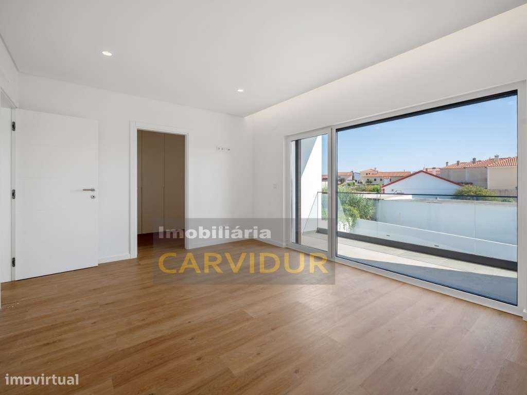 Moradia Ericeira a 12km V4 Nova em Lote com 730m2 e praia a 300m-18