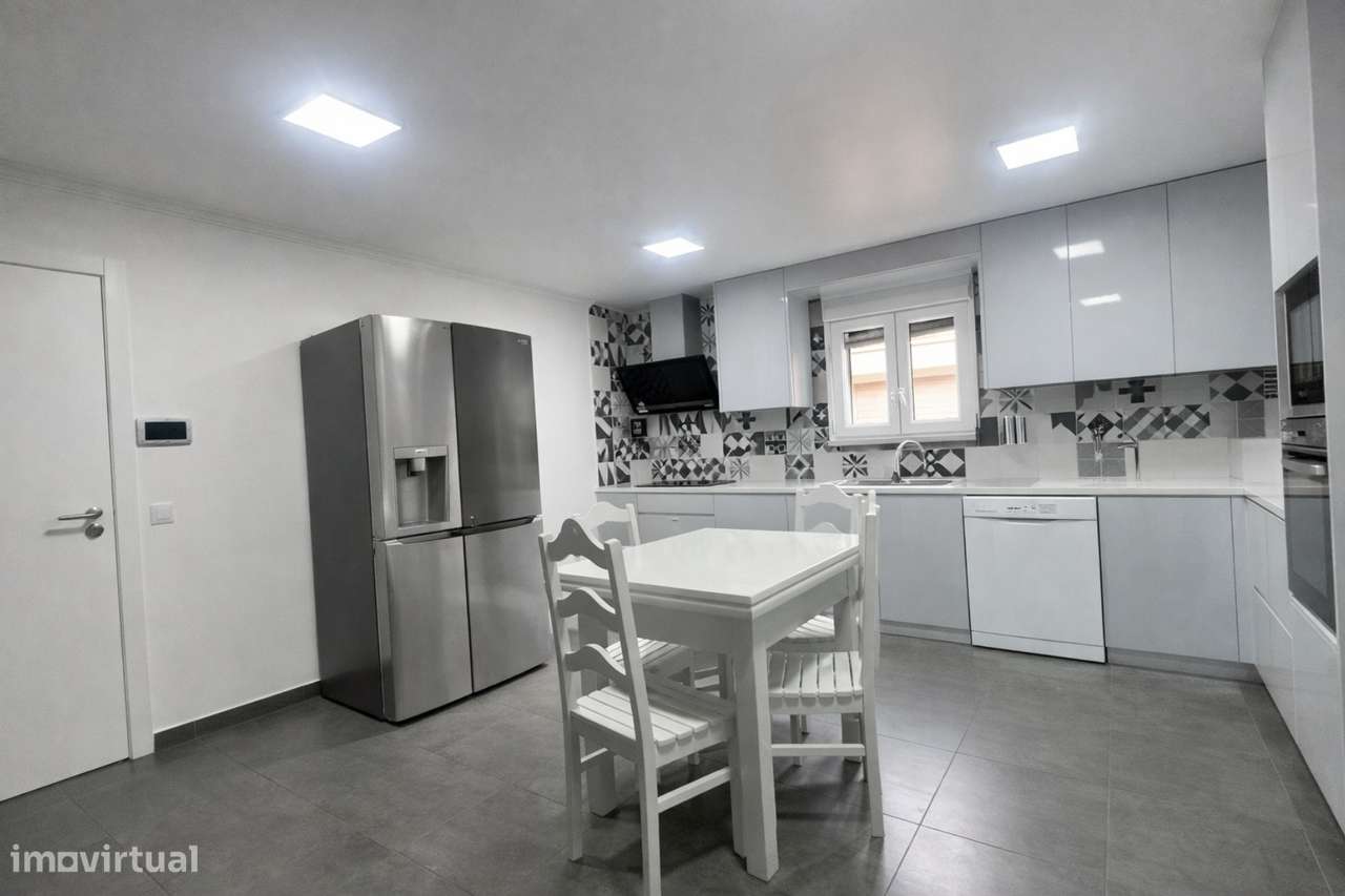 Moradia T5 com Terreno em Vilarinho do Bairro - Grande imagem: 4/20