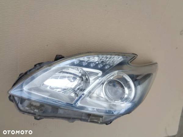 LAMPA PRZÓD LEWA  TOYOTA PRIUS III  NIEBIESKA - 1