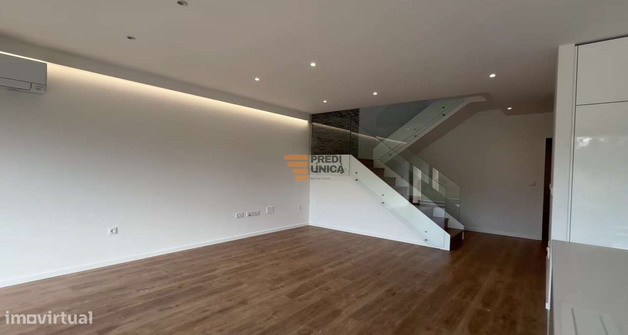 Moradia T3+1  Arquitetura Moderna Oferta ato escritura-26