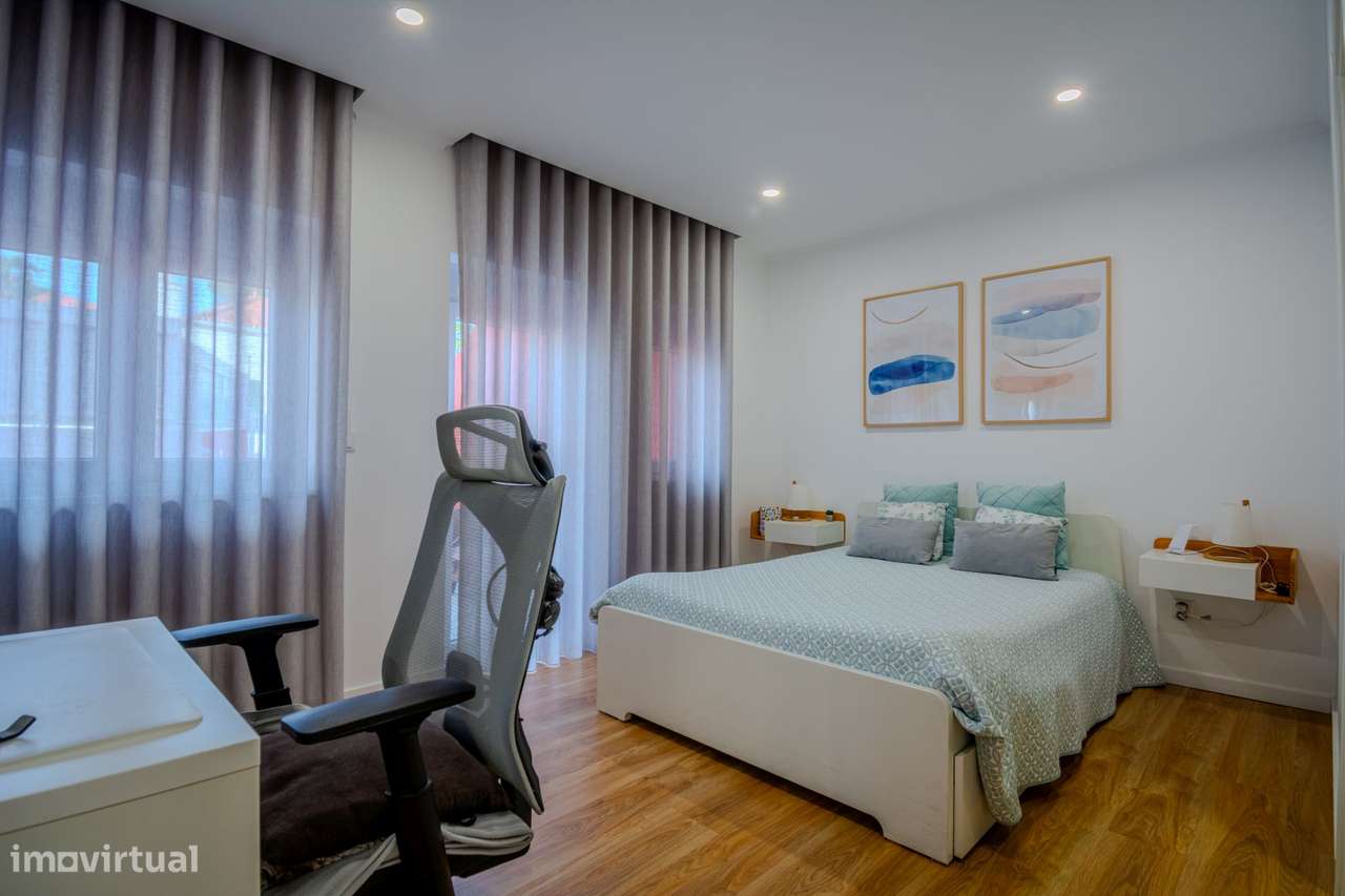 APARTAMENTO T2 remodelado impecável com terraço!-23