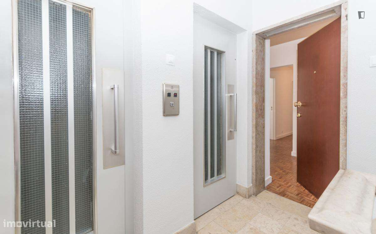 Quarto - localizado em Campolide Lisbon - Grande imagem: 4/7