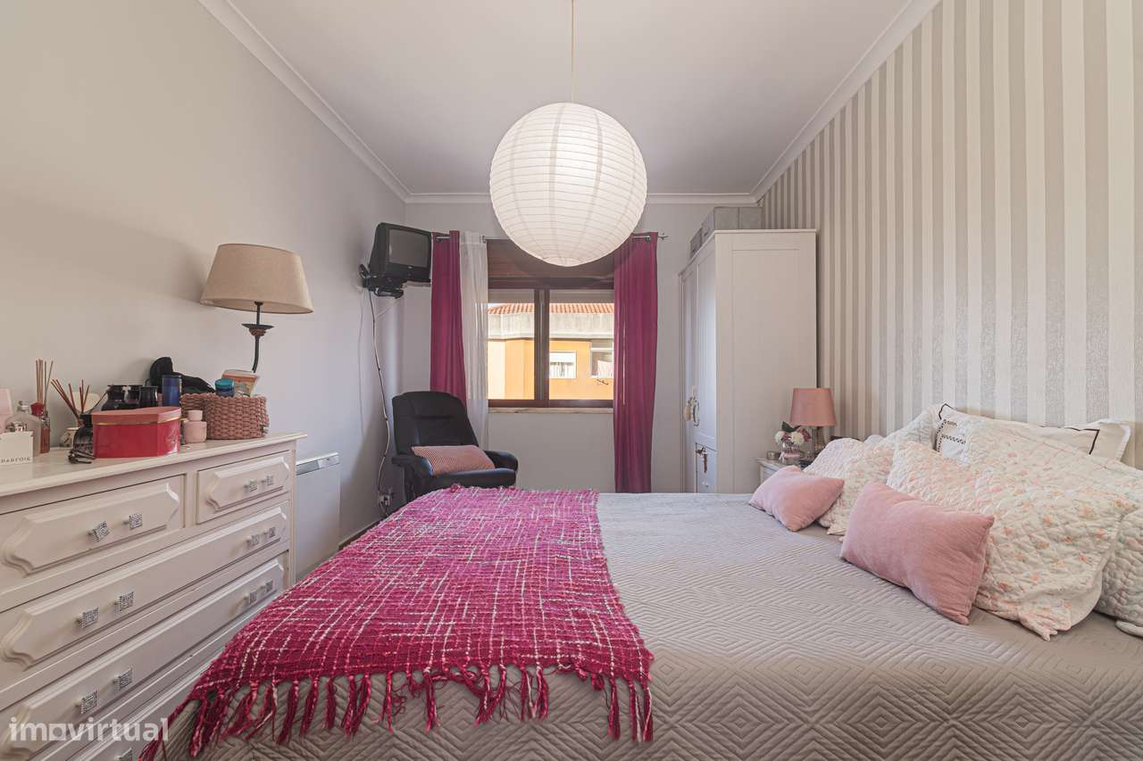 Apartamento T2 com elevador e varanda vista serra Sintra, em Rio Mouro-18