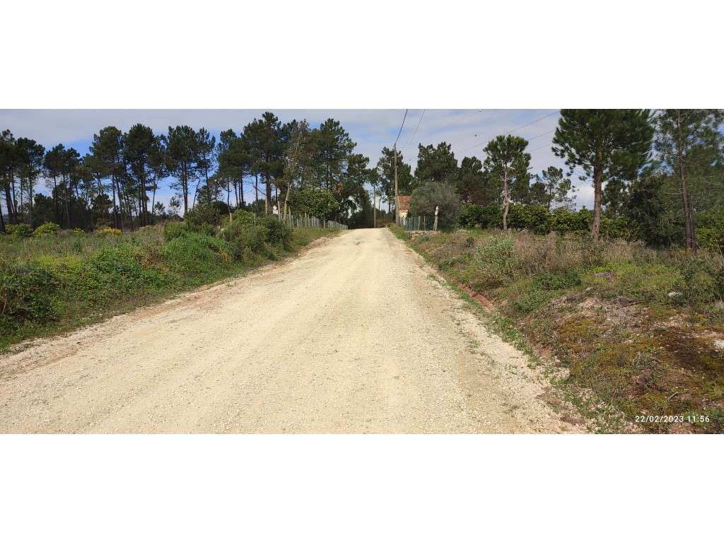 Terreno com área de quase 14.000m2, localizado em zona agradável e ... - Grande imagem: 5/10