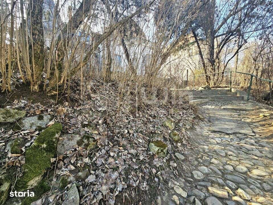 Conac istoric 12 camere | 514mp util | Teren 1440mp | Semicentral - Imagine principală: 3/11