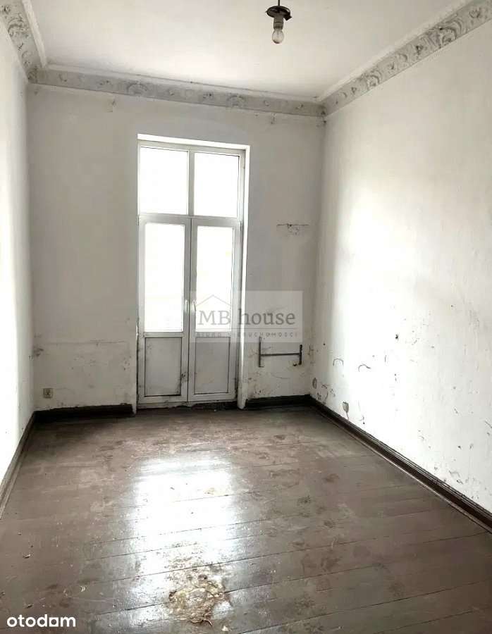 Mieszkanie 4-pokojowe z balkonem do remontu.-6