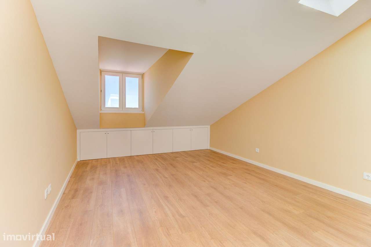 Apartamento T2 Duplex com 140m2, em Massamá-22