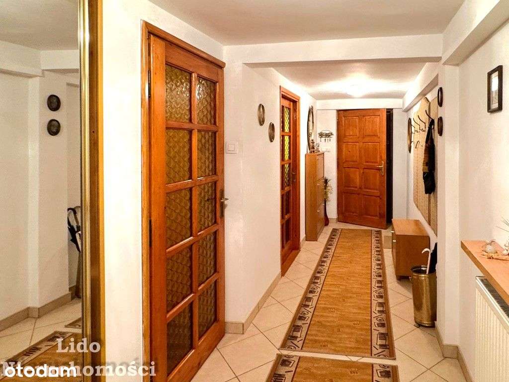 Dom w atrakcyjnej lokalizacji-18