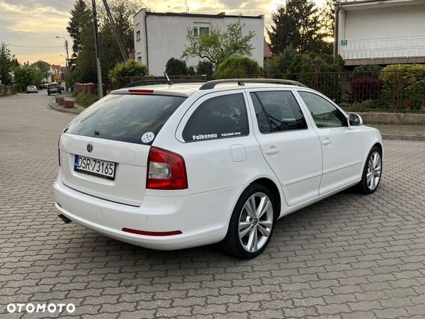 Skoda Octavia Combi 2.0 TDI DPF RS - 4