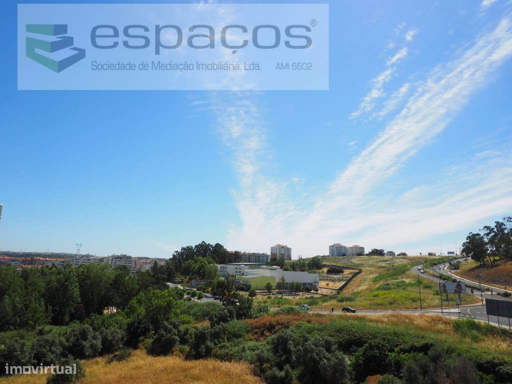 T3 com Terraço amplo e orientação solar a sul e vista desafogada. - Grande imagem: 5/42