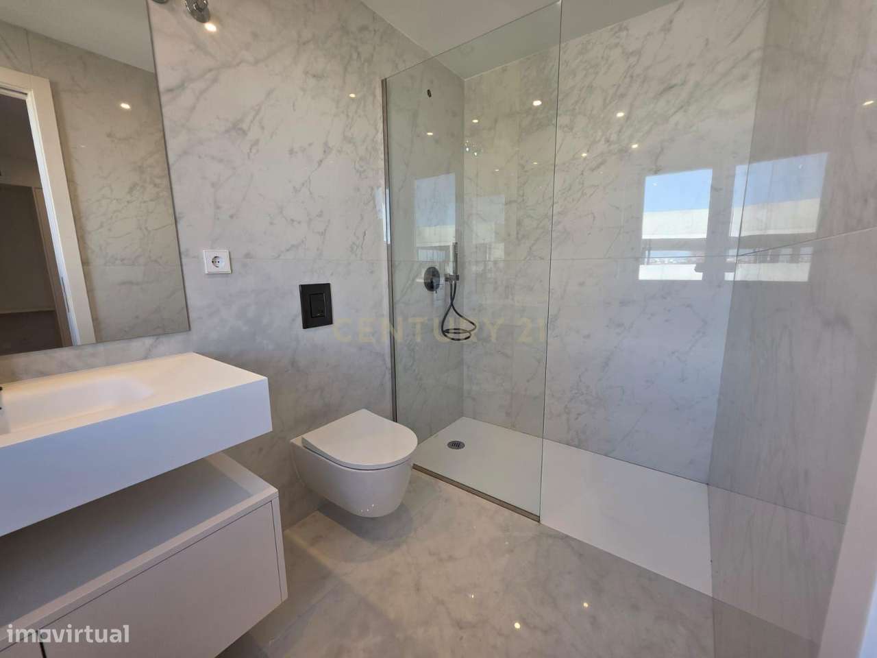 Apartamento T4 - 4 Suites e Piscina Privativa | Empreendimento Douro N-17