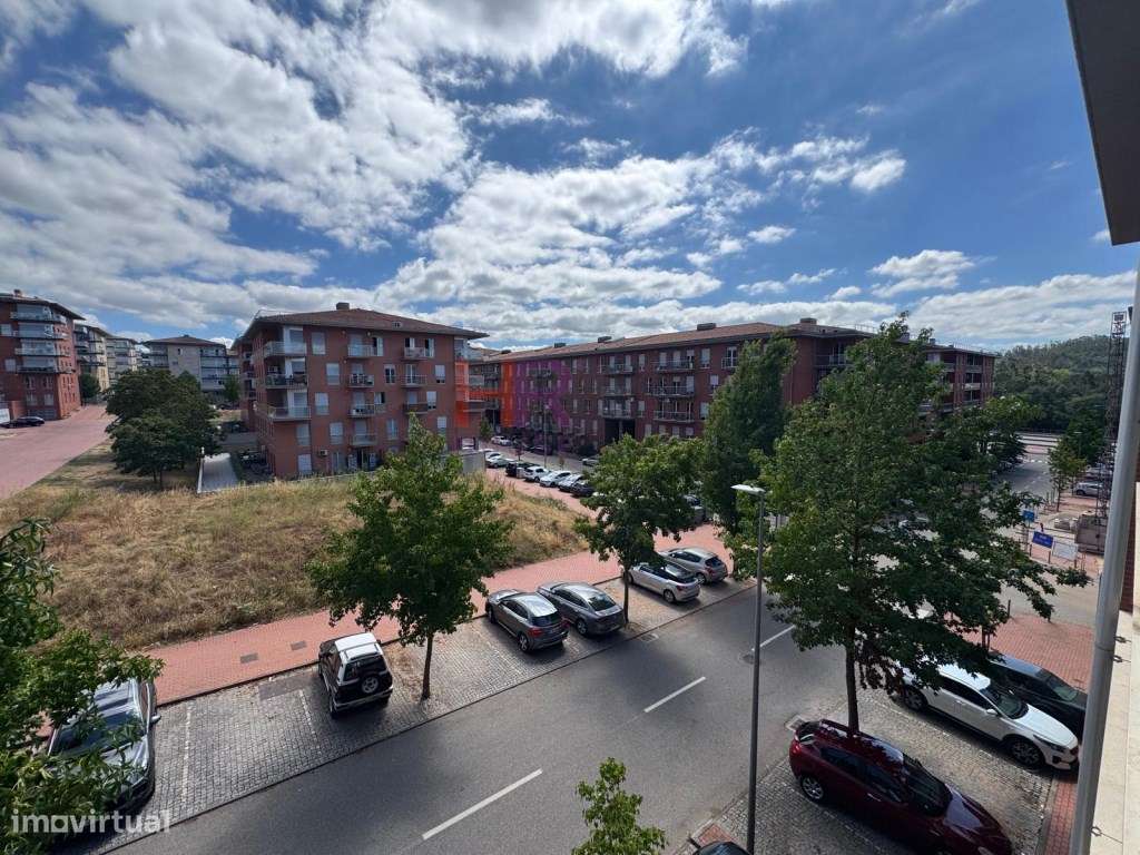 T2 em Quinta da Portela com garagem para 2 carros e elevador.-23