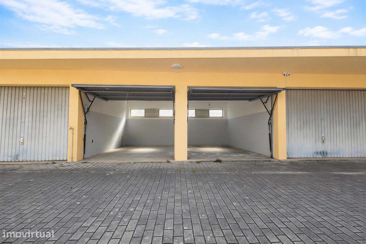 Apartamento T3 com Duas Garagens Fechadas em Águas Santas, Maia-35