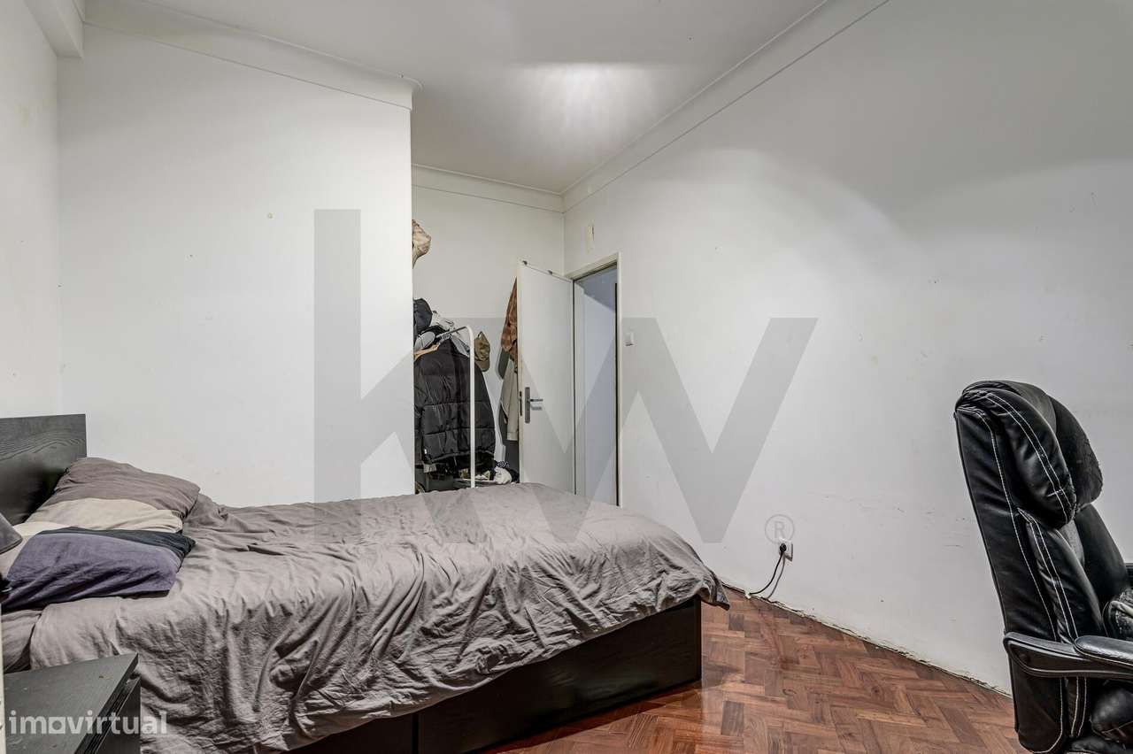 Oportunidade Única em S. Domingos de Benfica: T4 com Potencial e Local-20